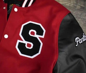 Blouson universitaire personnalisé pour homme en polyester à manches longues, à capuche et col montant, pour l'hiver, style universitaire, avec logo brodé Lettermen, style urbain - Product Image 3