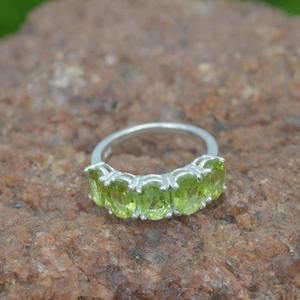 Anillo Clásico de Boda de Plata de Ley 925 con Baño de Platino y Peridoto de Corte Ovalado, Estilo Boho, Hecho a Mano, Regalo para Mamá, Fiesta - Product Image 3