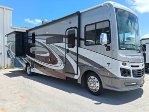 Autocaravana Usada F-l-e-e-t-w-o-o-d Bounder 35K 2023, Compatible con Camionetas, para 4-6 Personas, Euro 6 - Product Image 4