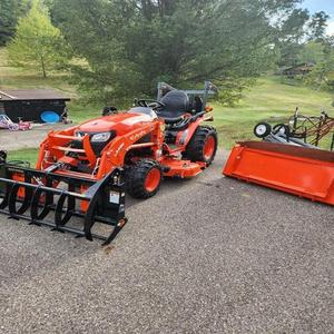 Solution de tracteur à conducteur marchant puissante, conçue pour Kubota B2601, avec un moteur performant de 12 à 35 CV. - Product Image 2