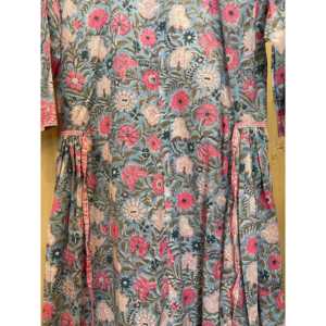 Robe Kurta décontractée en coton à silhouette ample BHOPALI, en mousseline bleu ciel avec imprimé floral et taille naturelle - Product Image 6