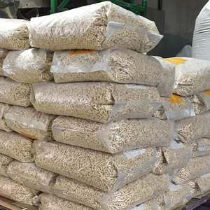 Granulés de bois, combustible biomasse solide renouvelable avec 0,7 % de cendres et une densité de 600-750 kg/m³ pour les chaudières des centrales de chauffage commerciales - Product Image 2
