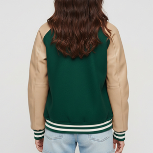 Chaqueta de Béisbol Personalizada con Mangas de Cuero y Logotipo Bordado en Chenille, Chaqueta Varsity para Mujer, 100% Algodón, Cuerpo de Lana, Gruesa - Product Image 3