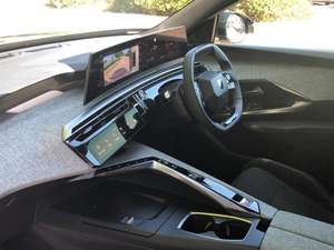 PEUGEOT 3008 73KWH GT Auto 5 Portes, Occasion, LHD/RHD, Année 2024 - Product Image 4