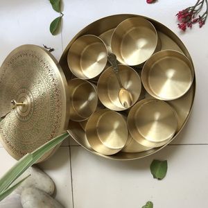 Boîte à épices en laiton au fini élégant pour une cuisine moderne et traditionnelle offrant un équilibre entre le style et l'utilité - Product Image 6