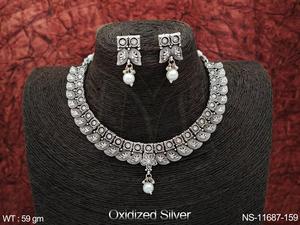 Ensemble de colliers ras-de-cou à bijoux oxydés plaqué argent oxydé de style fantaisie de créateur - Product Image 2