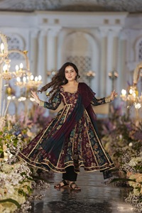 Colección de vestidos de rayón confeccionados de diseñador por mayorista Fabzone para ocasiones de fiesta - Product Image 4