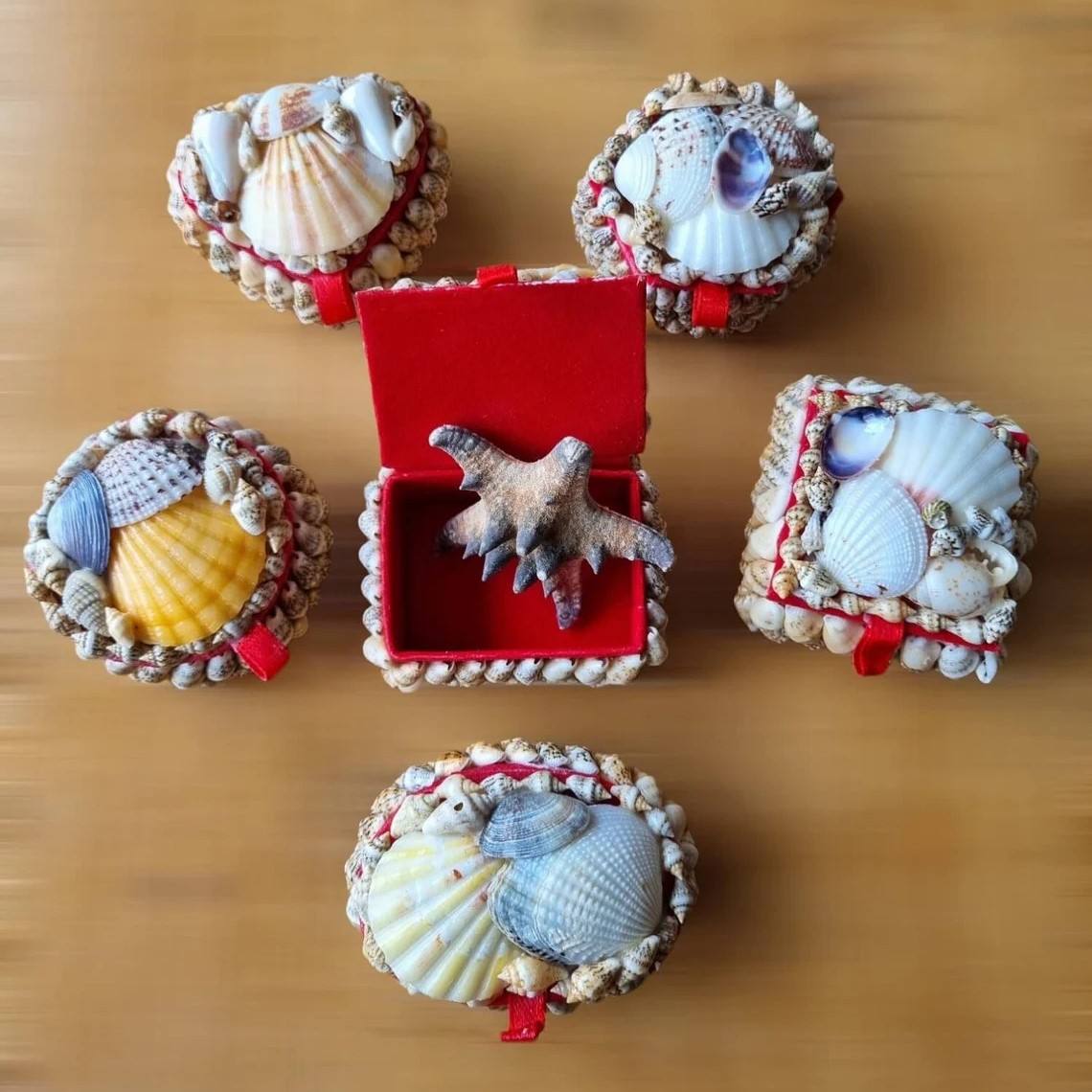 มีสีสัน