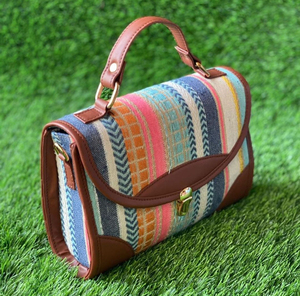 Sacs à main élégants et polyvalents pour femmes, conçus avec un look avant-gardiste et des poignées confortables pour une utilisation toute la journée - Product Image 3