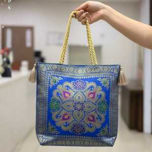 Bolso Tote Azul Rey con Medallón Banarasi para Mujer, Cierre Abierto, Forro de Poliéster Moderno con Decoración Floral - Product Image 2