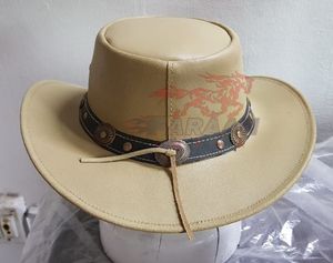 Chapeau de cowboy en cuir beige artisanal de style occidental avec bande Concho, large bord classique et design durable pour les aventures en plein air - Product Image 5