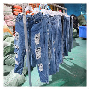 Fardos a granel de vaqueros de varios tamaños y estilos, tela vaquera duradera para reventa o fabricación, lote de venta al por mayor de alta calidad - Product Image 2