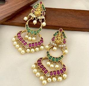 Pendientes de Diseño de Alta Calidad Chapados en Oro con Piedras de Aspecto Tradicional para Bodas y Festivales, Colecciones para Mujeres y Niñas - Product Image 2