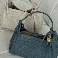Bolso de Mano Plegable Personalizado con Hebilla Metálica, Color Azul Oscuro, Diseño de Lujo para Mujer, Portátil y Duradero