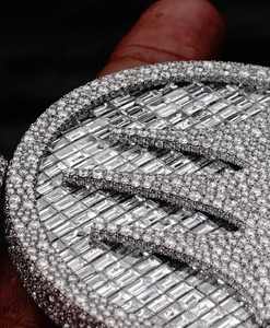 Pendentif rond en argent massif 925 de 2,5 pouces, ange personnalisé en moissanite avec sac à argent, chaîne hip-hop glacée - Product Image 4