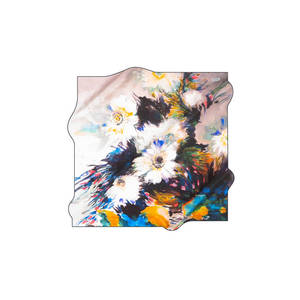 Écharpe carrée de luxe 100% soie avec motif floral à pois pour toutes les saisons - Product Image 1
