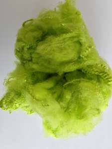 Fibra sólida de poliéster verde amarillo suave reciclada 100% para hilado y material de tela no tejida de Vietnam - Product Image 6