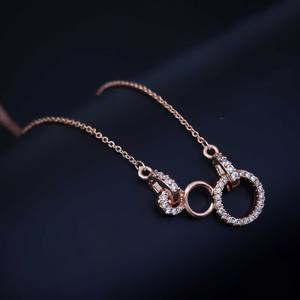 Collier pendentif tendance en acier inoxydable de haute qualité, design incurvé, pierres en zircone cubique créées en laboratoire (AD), plaqué or, bijoux - Product Image 2