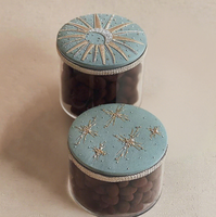 Boîte à dessert carrée personnalisée en lin, art indien exotique, broderie florale faite à la main, sequins, logo personnalisé, cadeau de mariage, MOQ 20