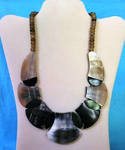 Collier de perles en bois de sari recyclé Collier en corne de buffle naturelle multi-bijoux Produit indien fait à la main - Product Image 6