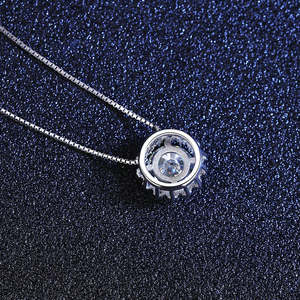 Ensemble collier et boucles d'oreilles SHREYA DIAM en argent plaqué or rose, classique, avec moissanite 1 carat taille halo givrée, pour fiançailles et anniversaire - Product Image 5