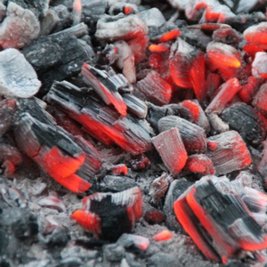 Carbón de tamarindo de madera de Indonesia para asar carne BBQ con bajo contenido de humo y cocción rápida - Product Image 4