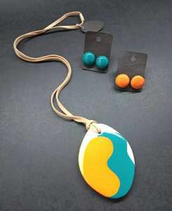 Collier en résine multicolore Bohème Collier pendentif en résine de haute qualité fait à la main avec boucles d'oreilles Set - Product Image 4