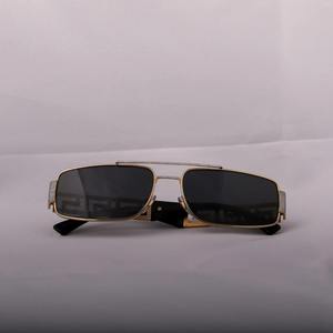 Gafas de Sol Unisex Negras con Incrustaciones de Diamantes Moissanite, Ideales para Uso Diario, Gafas de Sol de Diseño de Lujo - Product Image 1