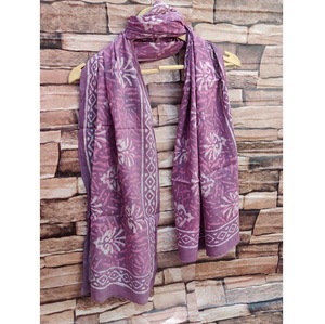 Estola de algodón Mul Mul estampada a mano con diseño Dabu, que ofrece una textura ligera y cómoda y un estilo étnico elegante. - Product Image 6
