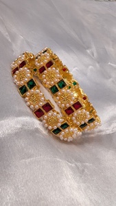 Ensemble de bracelets de mariée traditionnels élégants, design plaqué or pour les mariages et les occasions festives, finition antique royale - Product Image 5