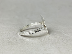 Anillo de Plata de Ley 925 de Alta Calidad con Forma de Cojín Martillado, Diseño Simple, Joyería Fina Hecha a Mano para Mujer, Precio al por Mayor - Product Image 4