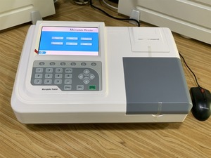 Lector de microplacas TFT LCD de alto rendimiento de 7 'con 800x480 píxeles Precisión Detección óptica Suministro de laboratorio esencial