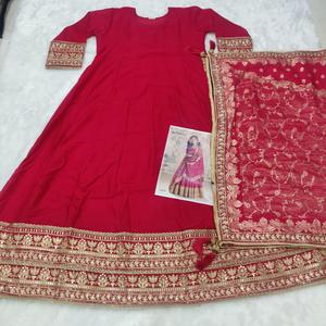 Robe Anarkali de qualité supérieure en soie Vichitra véritable avec broderie et travail de séquence, robe Anarkali élégante pour la vente à l'exportation - Product Image 5
