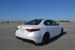 Alfa Romeo Giulia Ti Sport 2018, 280 hp, Motor Turbo de 4 Cilindros, Tracción Trasera, Sedán Automático - Product Image 2