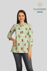 Hermosa camiseta informal con estampado de algodón Forever con diseño hecho a mano Estilo indio y pakistaní de moda para mujeres y niñas - Product Image 4