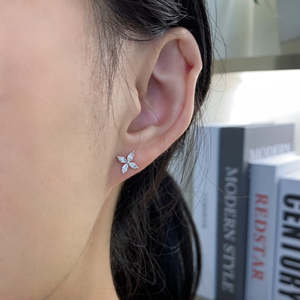 Pendientes de Diamante Cultivado en Laboratorio con Corte Marquise y Forma de Flor, Color EF, Claridad VS, 0.80ctw - Product Image 3