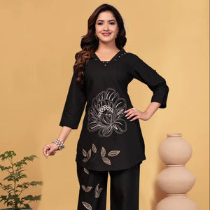 Ensemble Kurti et pantalon brodé noir pour femmes, tenue ethnique élégante pour femmes - Product Image 1