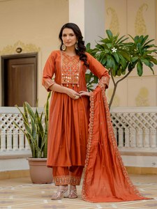 Ensemble Kurti Anarkali brodé orange élégant avec dupatta assorti - Product Image 2