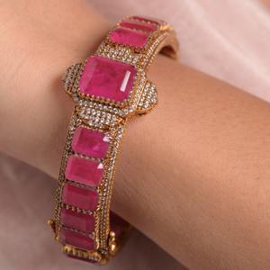 Brazalete Individual de Plata 925 con Gema Rosa en Forma de Gajaah, con Halo de Rubí y Diamantes, Estilo Moderno para Mujer - Product Image 1