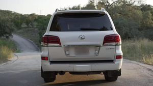 Usado, 2024, L.X. 570, Serie 200, Casi sin modificar, con asientos de cuero, cámara trasera, volante a la izquierda, en venta. - Product Image 6