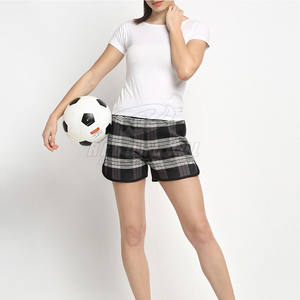 Pantalones cortos de entrenamiento de yoga cómodos para mujeres diseñados con tela elástica y bolsillos seguros Pantalones cortos para mujeres - Product Image 4