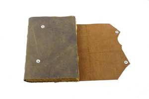 Journal d'écriture en cuir de style vintage, fait à la main, papier à bords irréguliers, carnet de croquis pour journal de voyage, notes artistiques et cadeau pour hommes et femmes - Product Image 3