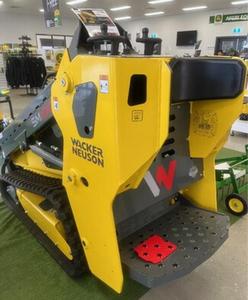 รถตักล้อยางขนาดกะทัดรัด วัคเกอร์ นอยซอน รุ่น SM100 ปี 2023 - Product Image 4