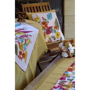 Juego de Mantel Amarillo Hecho a Mano de 150x150cm con Camino de Mesa y Fundas de Cojín con Estampado Floral para Decoración del Hogar - Product Image 6