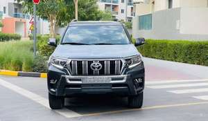 LANDCRUISER PRADO Berline 4.5L, Boîte Automatique, Sièges en Cuir, Toit Ouvrant Panoramique, 1-25000 Miles, Années 2022-2023 - Product Image 4