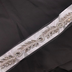 Hecho a mano cristal y Perla embellecido único y elegante borde elegante diamante y Moti encaje tela elegante diseño de encaje - Product Image 1