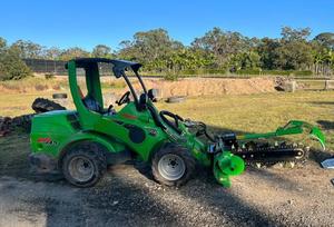 Mini Cargadora Articulada Avant 745 ArborPro con Garra para Troncos, Motor y Caja de Cambios Yanmar - Product Image 4