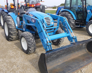 Achetez un tracteur agricole d'occasion Kubota M7060 4x4 avec moteur et roulements, origine USA, livraison rapide, performances fiables, en stock - Product Image 1
