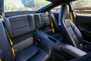 รถยนต์สปอร์ตสุดหรู ปี 2017 รุ่น 911 Carrera SUV ภายในสีเข้มใหม่ พร้อมกล้องมองหลัง รถสปอร์ตสุดไอคอนิกและความเร็วที่น่าตื่นเต้น - Product Image 6