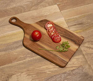 Tabla de cortar redonda de madera de acacia hecha a mano con asa, 100% ecológica, fabricada en India por Stylenest Export - Product Image 1